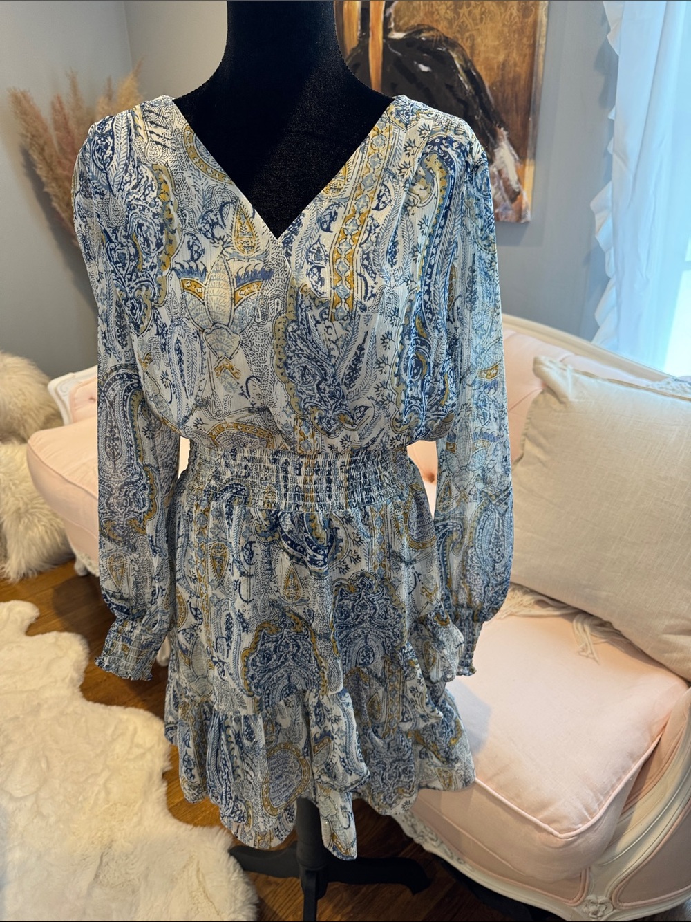 Vince Camuto Blue and Gold Paisley V-Neck Long Sleeve Dress